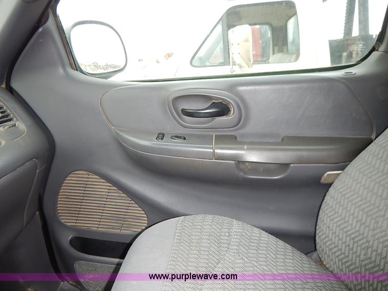 image for item I2490 2000 Ford F150 XLT pickup truck