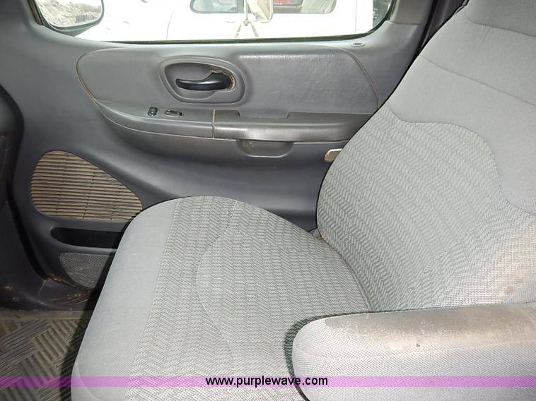 image for item I2490 2000 Ford F150 XLT pickup truck