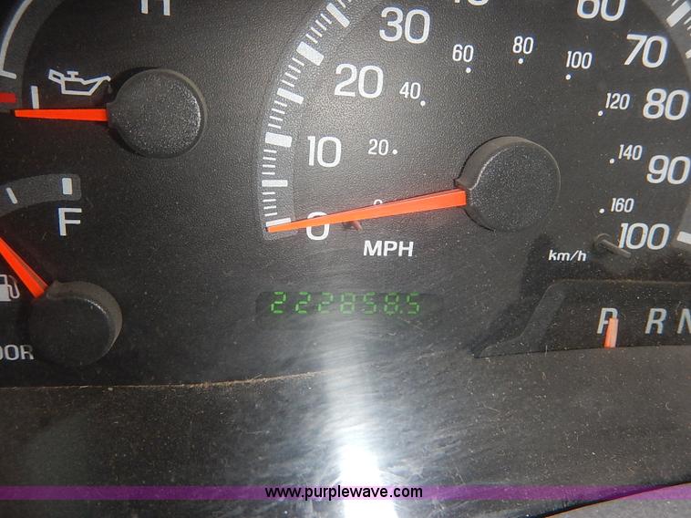 image for item I2490 2000 Ford F150 XLT pickup truck