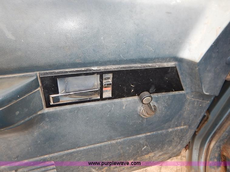 image for item I2491 1992 Chevrolet Cheyenne 1500 pickup truck