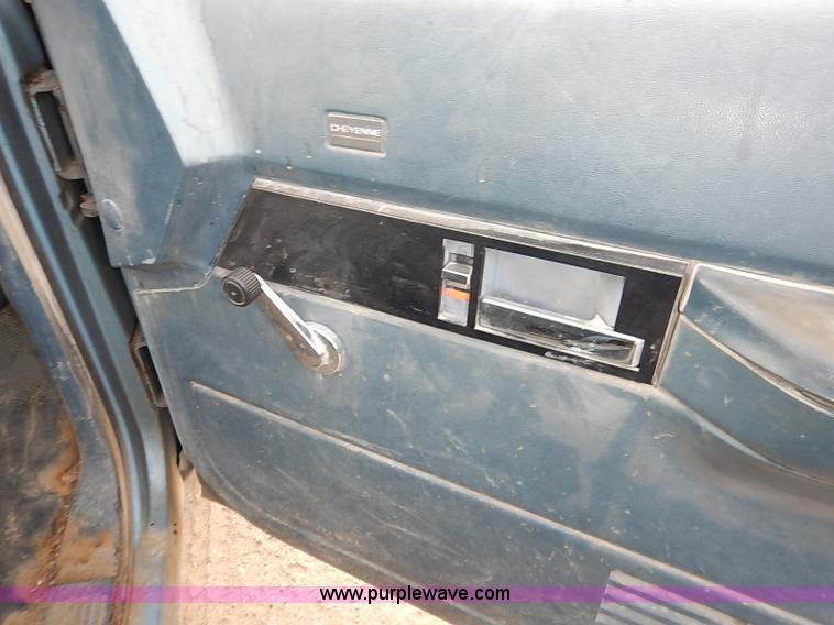 image for item I2491 1992 Chevrolet Cheyenne 1500 pickup truck