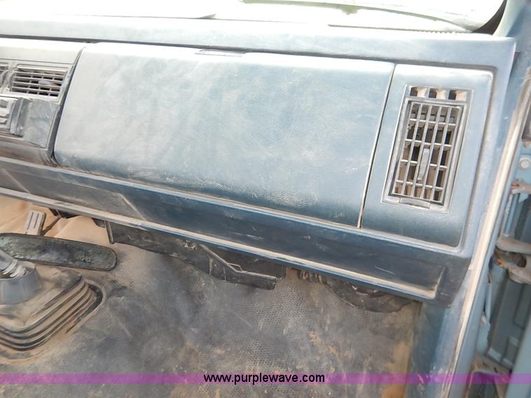 image for item I2491 1992 Chevrolet Cheyenne 1500 pickup truck