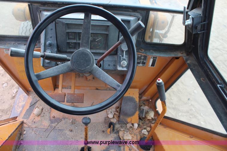 image for item I2492 1982 Case 580D backhoe