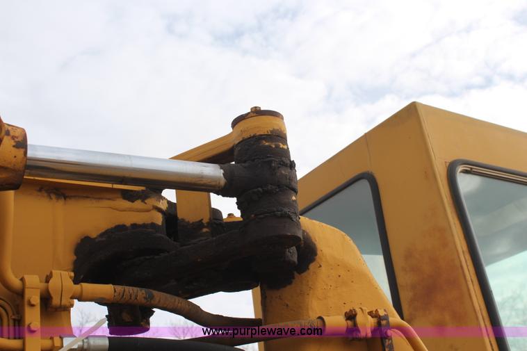 image for item I2493 1984 Caterpillar 613B paddle scraper