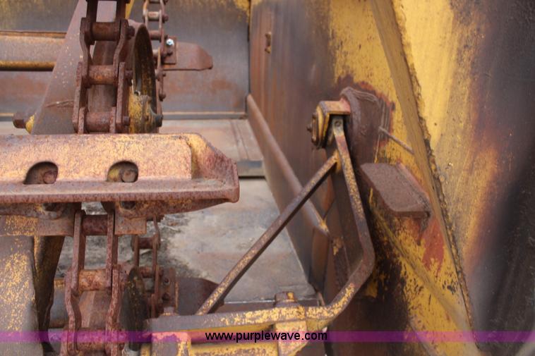 image for item I2493 1984 Caterpillar 613B paddle scraper