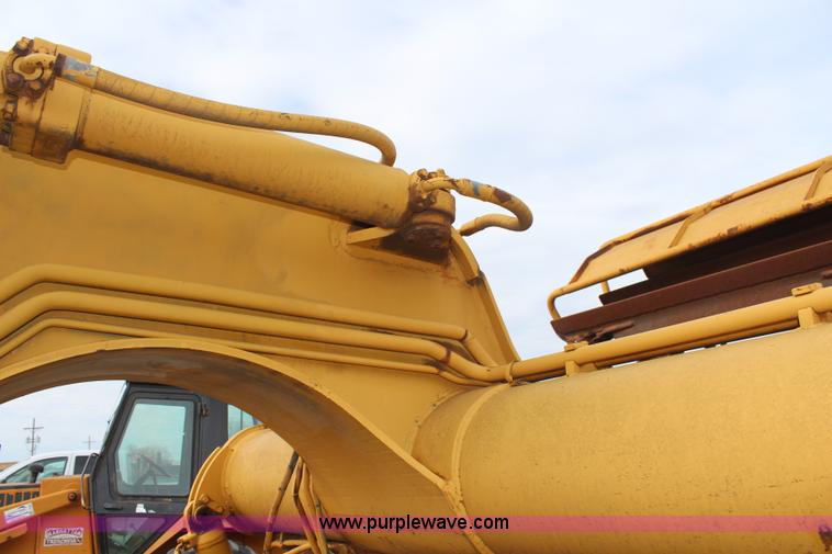 image for item I2493 1984 Caterpillar 613B paddle scraper