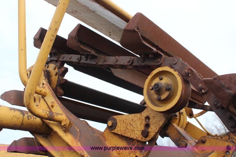 image for item I2493 1984 Caterpillar 613B paddle scraper