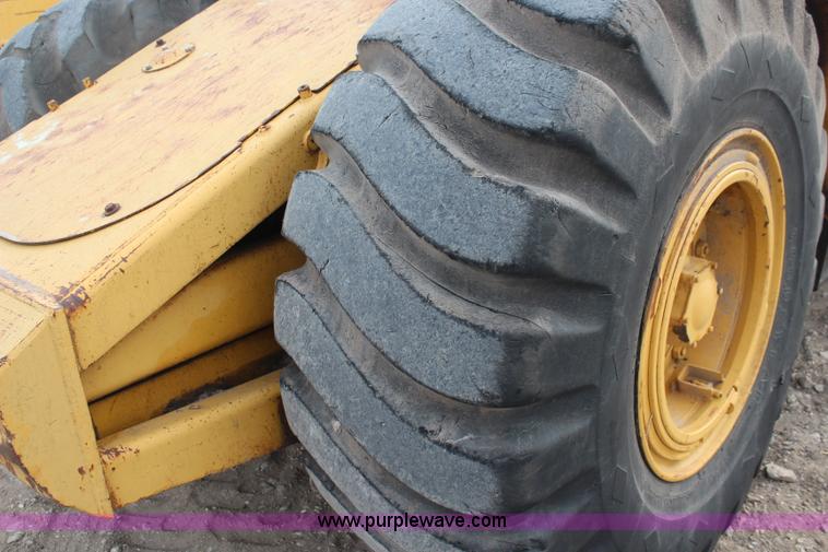 image for item I2493 1984 Caterpillar 613B paddle scraper