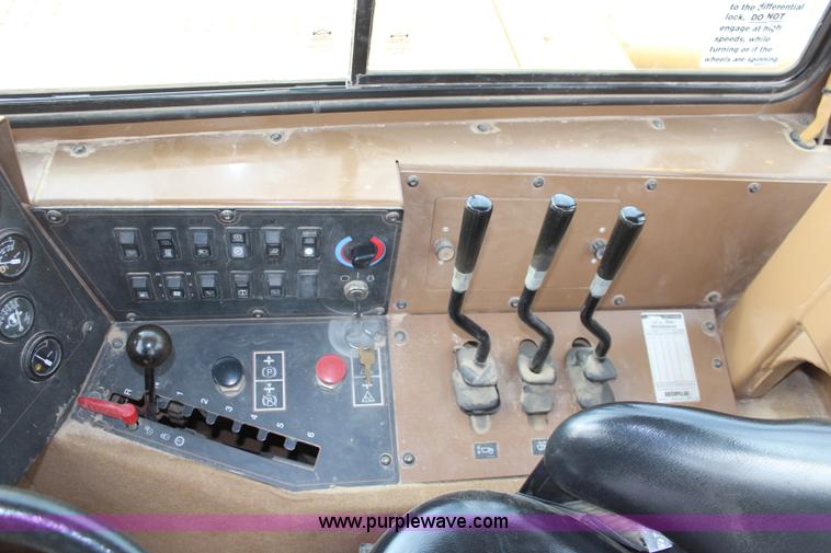 image for item I2494 2006 Caterpillar 613C Series II scraper