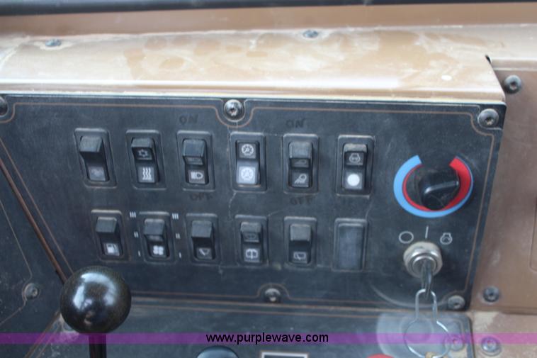 image for item I2494 2006 Caterpillar 613C Series II scraper