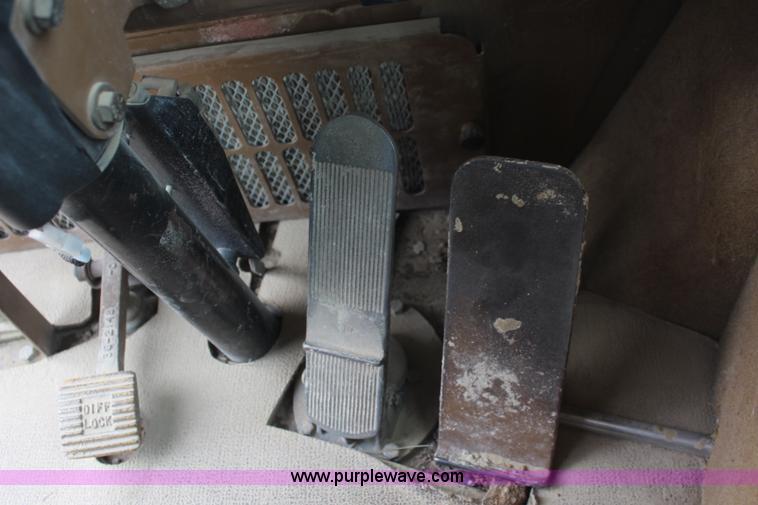 image for item I2494 2006 Caterpillar 613C Series II scraper