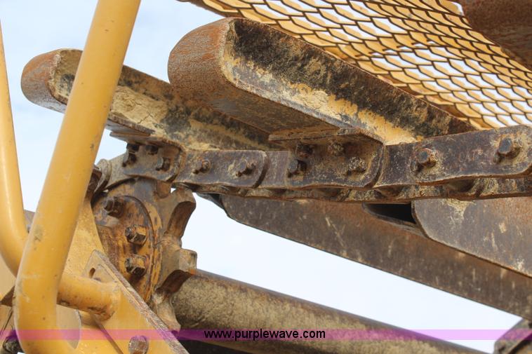 image for item I2494 2006 Caterpillar 613C Series II scraper