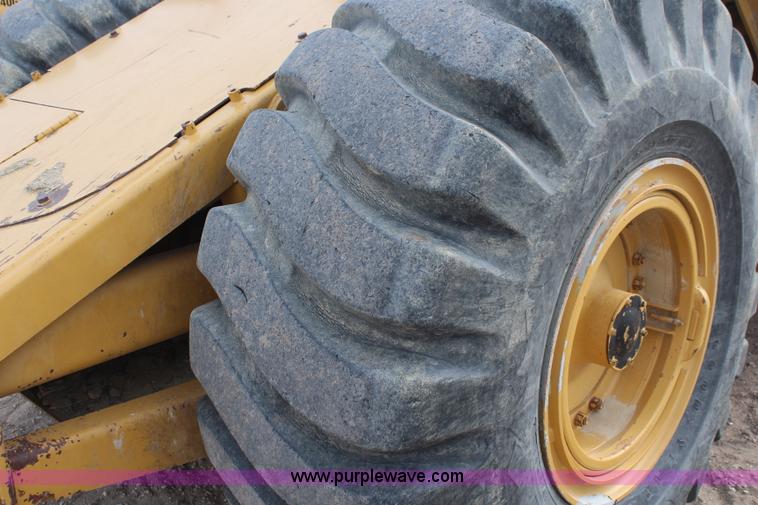 image for item I2494 2006 Caterpillar 613C Series II scraper