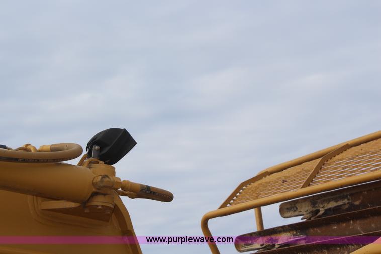 image for item I2494 2006 Caterpillar 613C Series II scraper