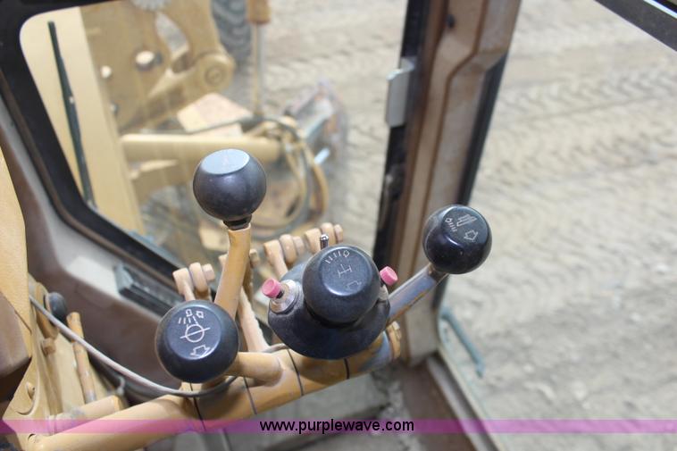 image for item I2495 1994 Caterpillar 140G articulated motor grader