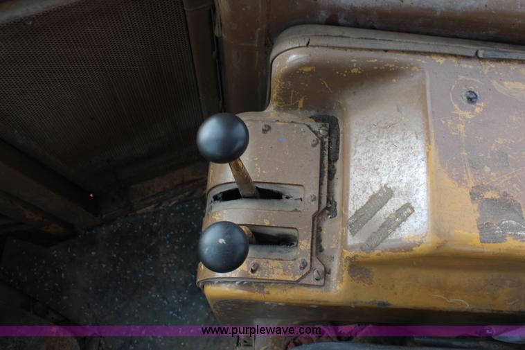 image for item I2496 1983 Caterpillar 930 wheel loader