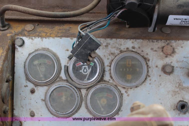 image for item I2496 1983 Caterpillar 930 wheel loader