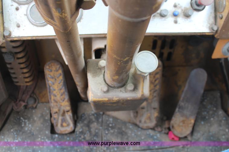 image for item I2496 1983 Caterpillar 930 wheel loader