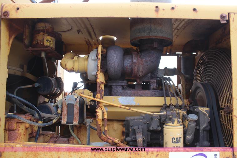 image for item I2496 1983 Caterpillar 930 wheel loader