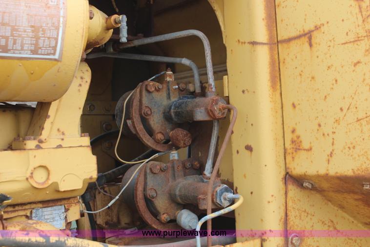 image for item I2496 1983 Caterpillar 930 wheel loader