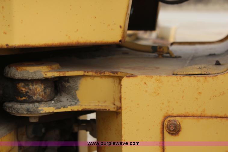 image for item I2496 1983 Caterpillar 930 wheel loader