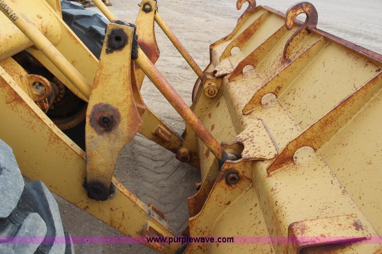 image for item I2496 1983 Caterpillar 930 wheel loader