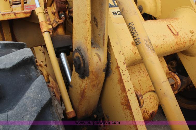 image for item I2496 1983 Caterpillar 930 wheel loader