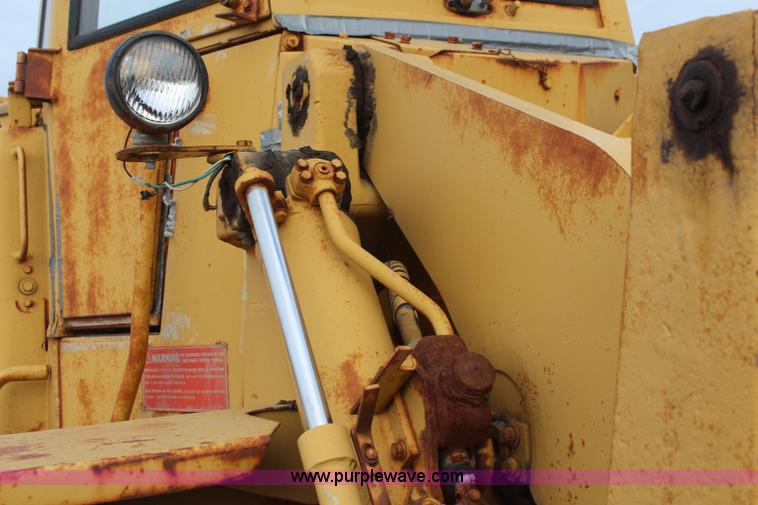 image for item I2496 1983 Caterpillar 930 wheel loader