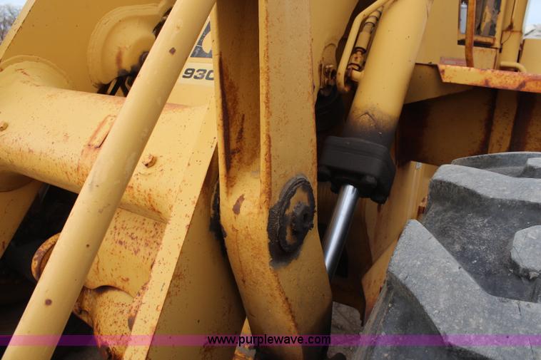 image for item I2496 1983 Caterpillar 930 wheel loader