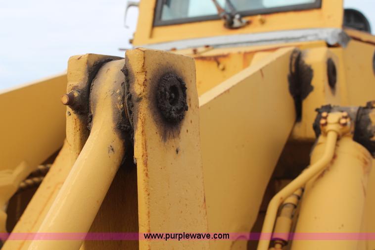 image for item I2496 1983 Caterpillar 930 wheel loader