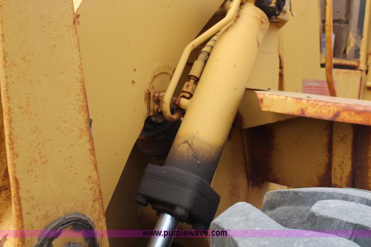 image for item I2496 1983 Caterpillar 930 wheel loader