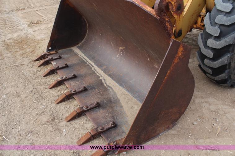 image for item I2496 1983 Caterpillar 930 wheel loader