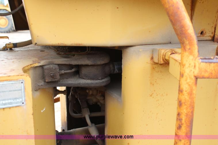 image for item I2496 1983 Caterpillar 930 wheel loader