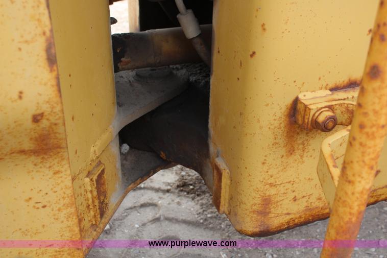 image for item I2496 1983 Caterpillar 930 wheel loader