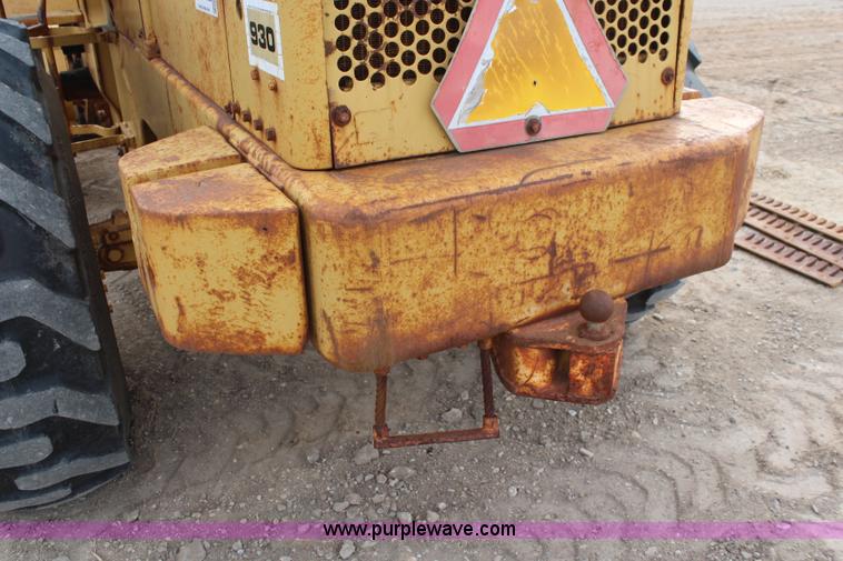 image for item I2496 1983 Caterpillar 930 wheel loader