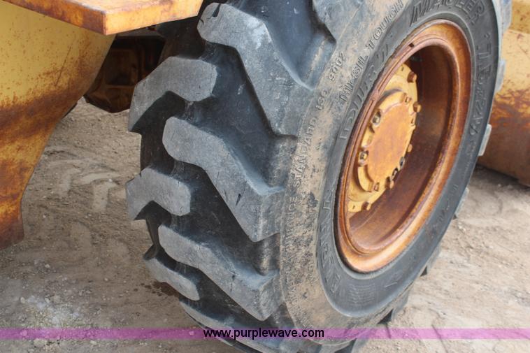 image for item I2496 1983 Caterpillar 930 wheel loader
