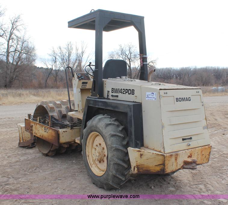 image for item I2499 Bomag BW142PDB vibratory roller