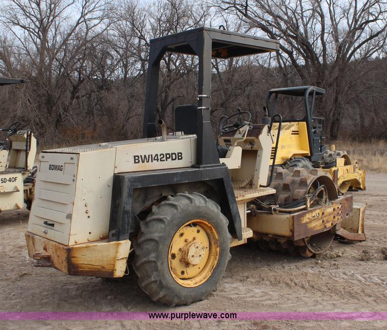 image for item I2499 Bomag BW142PDB vibratory roller