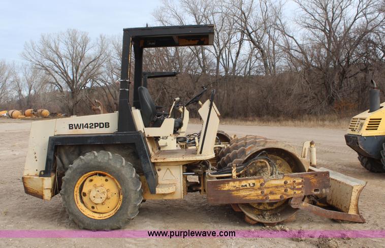 image for item I2499 Bomag BW142PDB vibratory roller