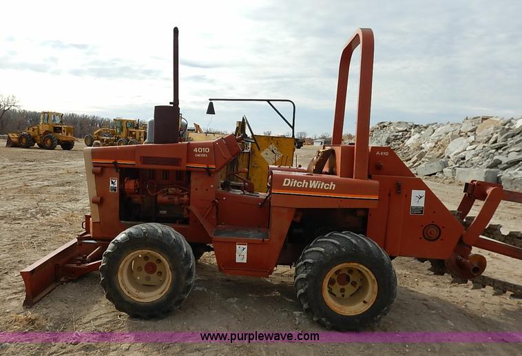 image for item I5230 1985 Ditch Witch 4010 trencher