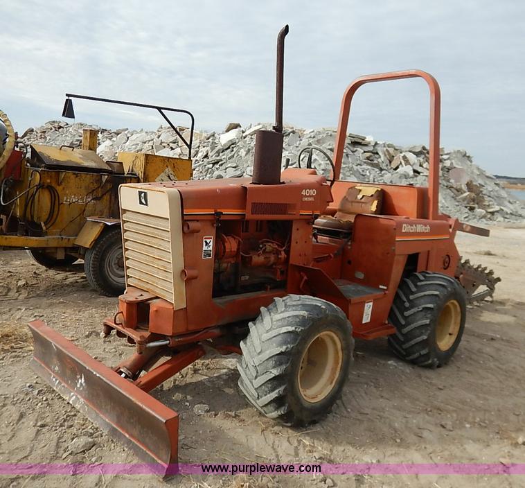 image for item I5230 1985 Ditch Witch 4010 trencher
