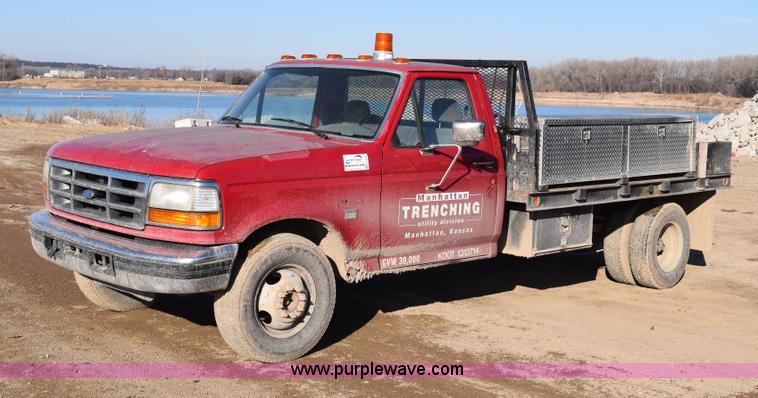image for item J1240 1994 Ford F350 Super Duty XLT flatbed truck