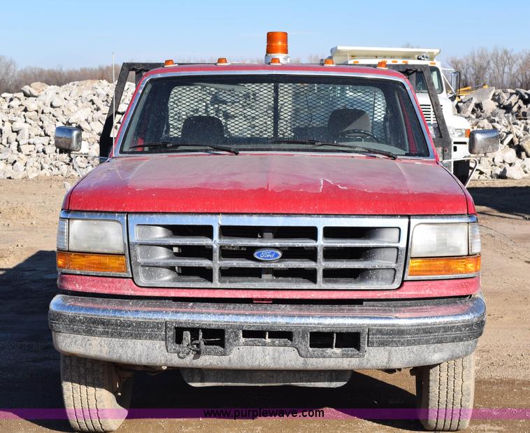 image for item J1240 1994 Ford F350 Super Duty XLT flatbed truck