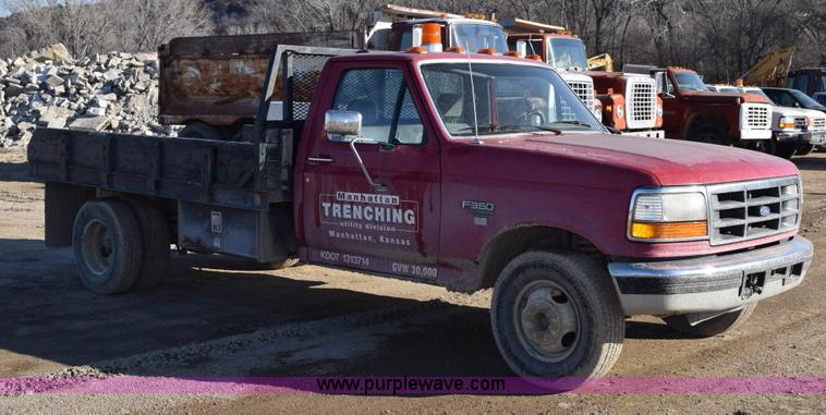 image for item J1240 1994 Ford F350 Super Duty XLT flatbed truck