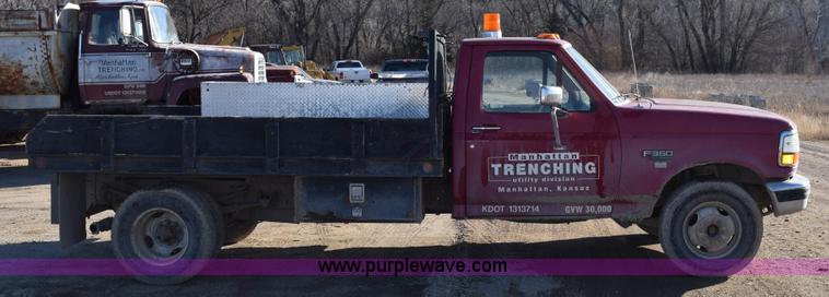 image for item J1240 1994 Ford F350 Super Duty XLT flatbed truck