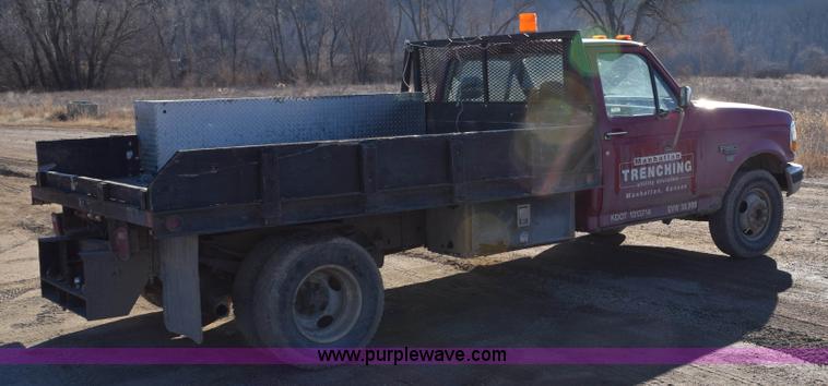 image for item J1240 1994 Ford F350 Super Duty XLT flatbed truck