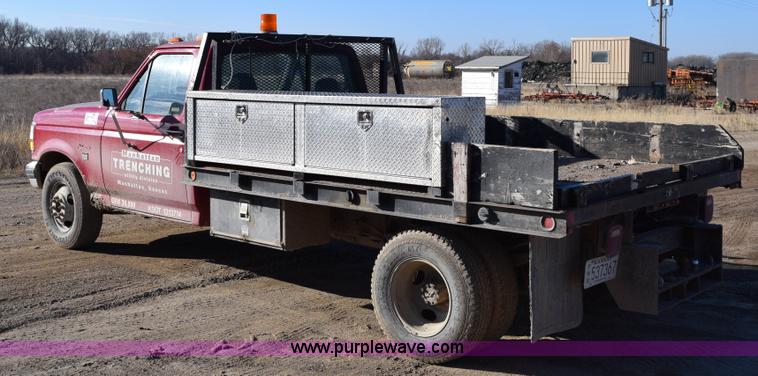 image for item J1240 1994 Ford F350 Super Duty XLT flatbed truck