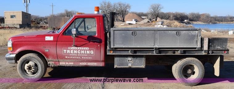 image for item J1240 1994 Ford F350 Super Duty XLT flatbed truck