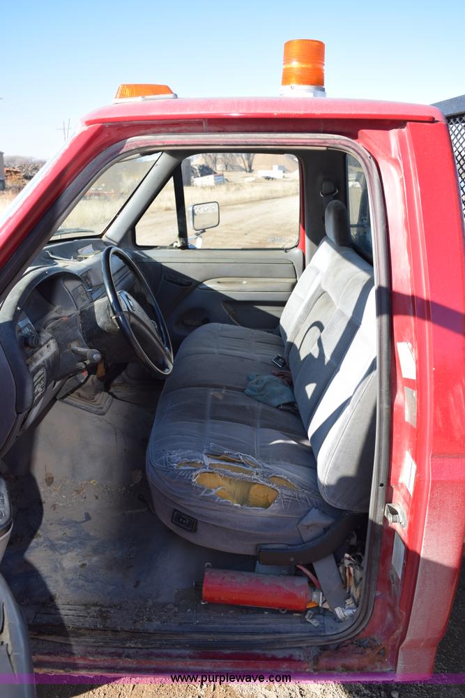 image for item J1240 1994 Ford F350 Super Duty XLT flatbed truck