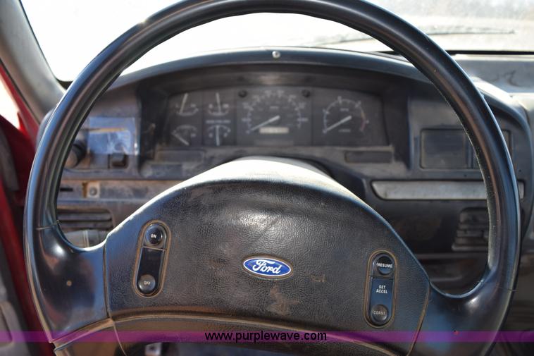 image for item J1240 1994 Ford F350 Super Duty XLT flatbed truck